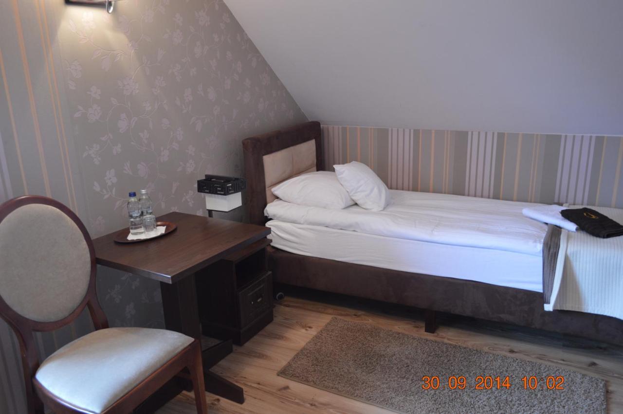 Hotel Zajazd Zlota Podkowa Wrocki Habitación foto